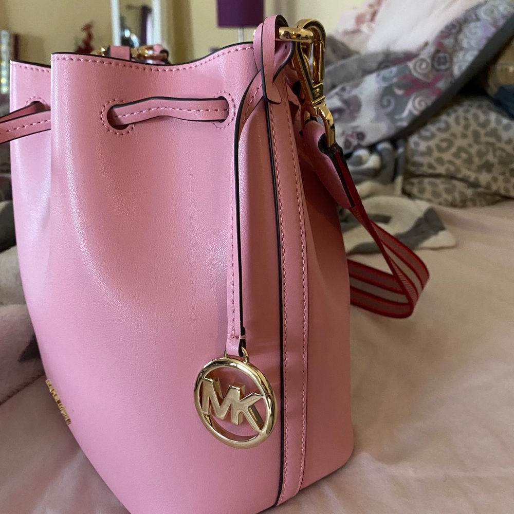 Michael kors bucket bag